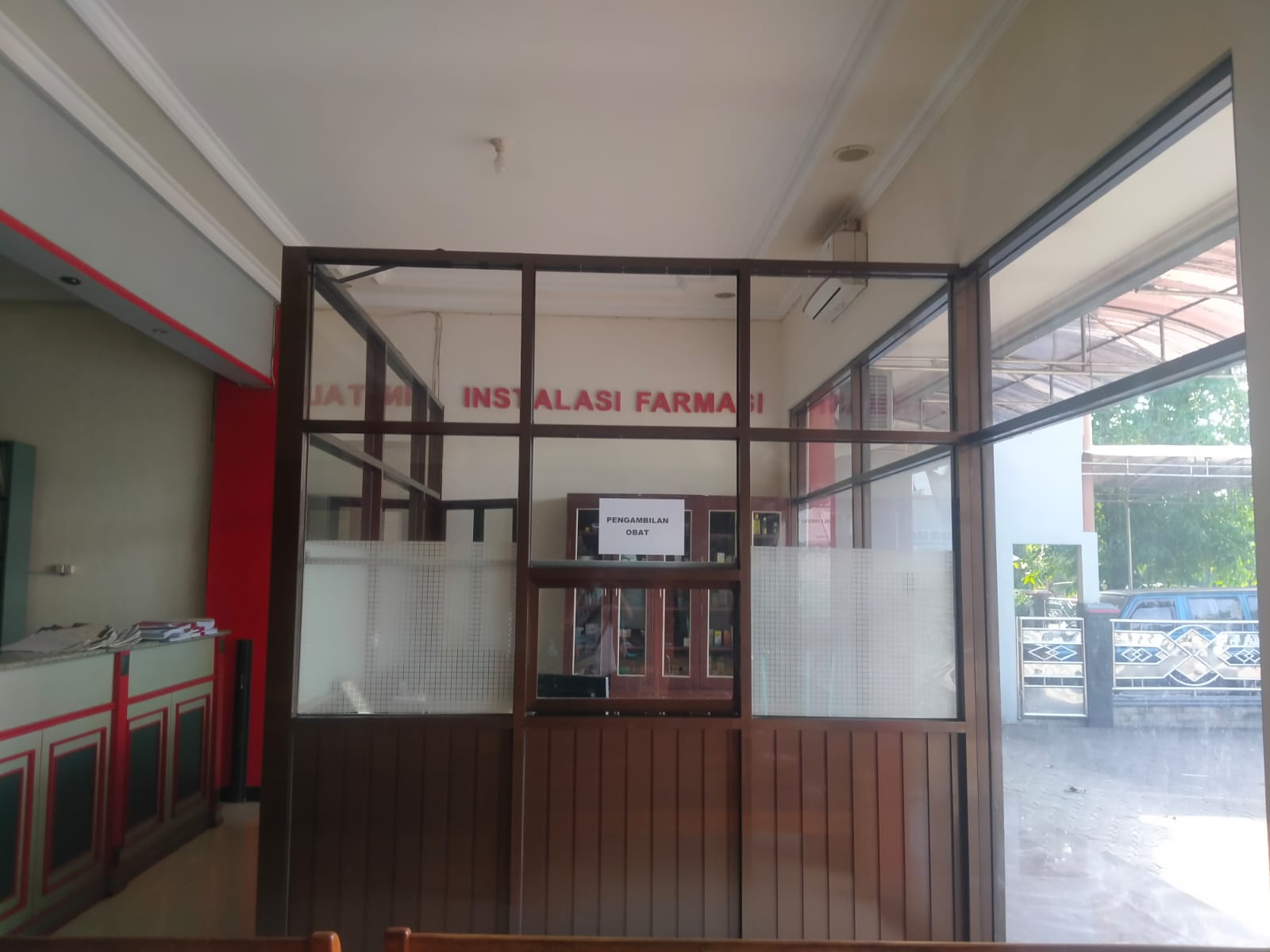 Fasilitas farmasi Klinik Menara Gading
